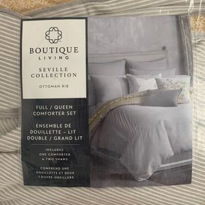 Boutique Living full/queen bedding comforter